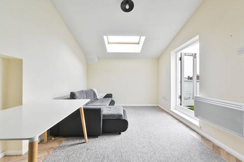 2 bedroom flat to rent, Racton Road, Fulham, London, SW6