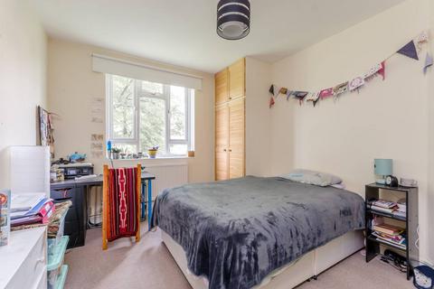 2 bedroom flat to rent, Fulham Palace Road, Bishop's Park, London, SW6