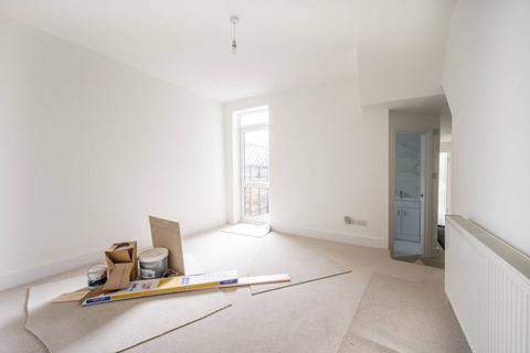 2 bedroom flat to rent, Barking Road, Plaistow, London, E13
