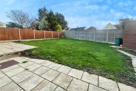 3 bedroom semi-detached house to rent, Penn Close, Greenford