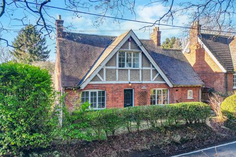 4 bedroom detached house for sale, The Common, Danbury
