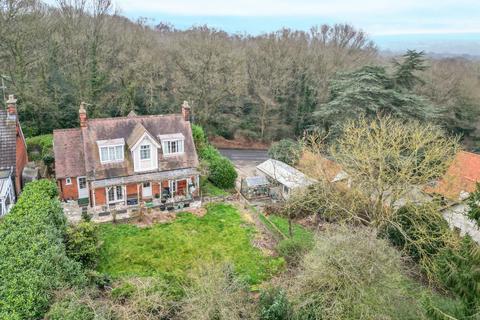 4 bedroom detached house for sale, The Common, Danbury
