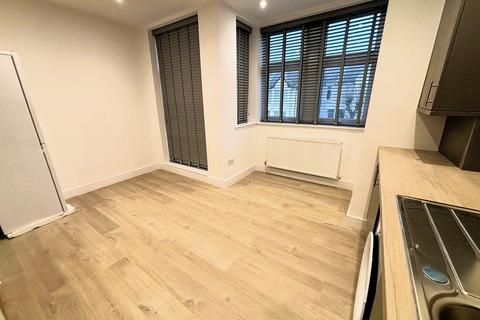 2 bedroom apartment to rent, Rock Avenue , Gillingham , ME7