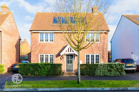 3 bedroom detached house for sale, Ashfield Drive, Letchworth Garden City, SG6 1GP