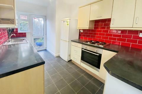 3 bedroom terraced house to rent, Inglis Road, Hampshire PO5