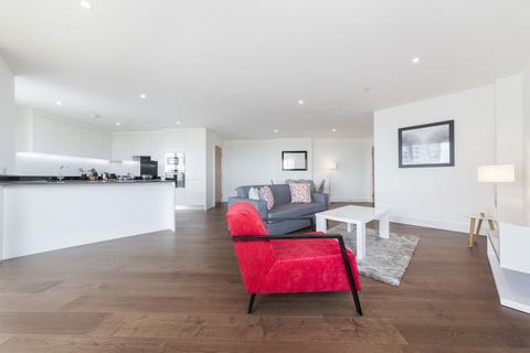 3 bedroom flat to rent, Gateway Tower, Royal Victoria E16