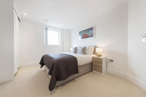 3 bedroom flat to rent, Gateway Tower, Royal Victoria E16