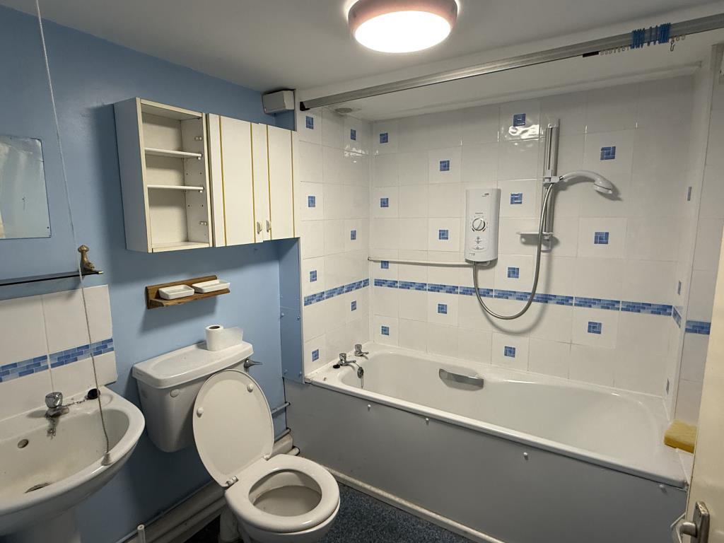 Bathroom in Flat 1 of Period House Arranged as Fou
