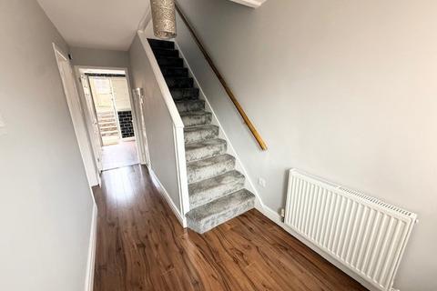 3 bedroom semi-detached house to rent, Broadway, Hindley, Wigan, Greater Manchester, WN2