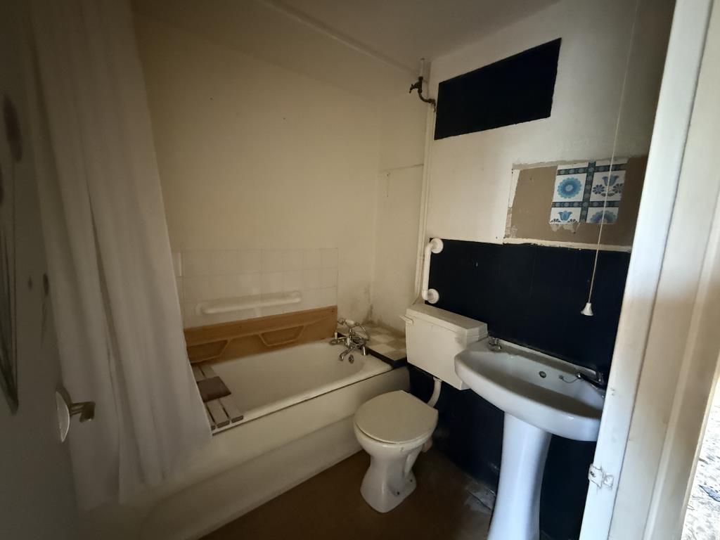Bathroom in house in need of refurbishment
