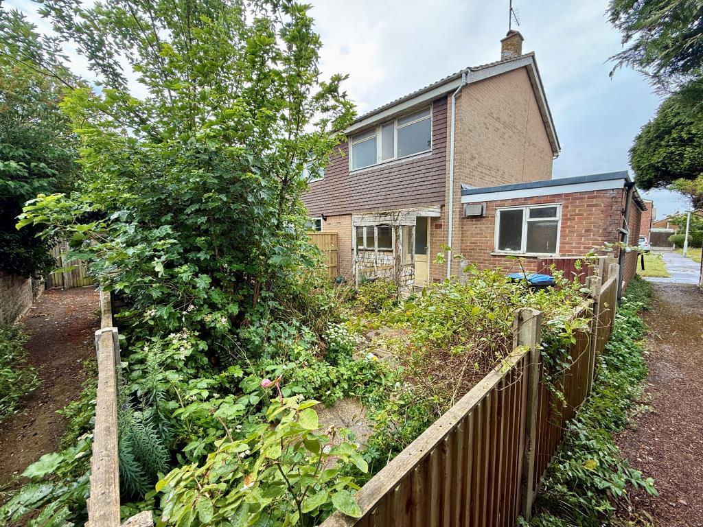 Garden to rear