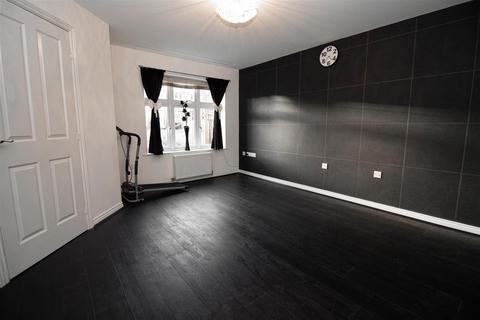 3 bedroom end of terrace house to rent, Cosgrove Court, Benton