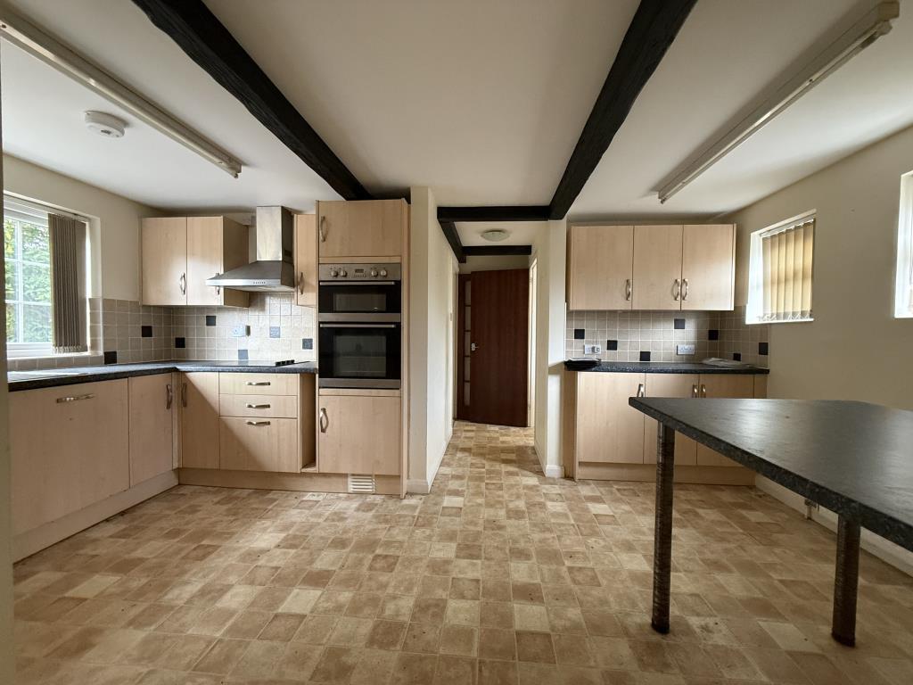 Spacious kitchen