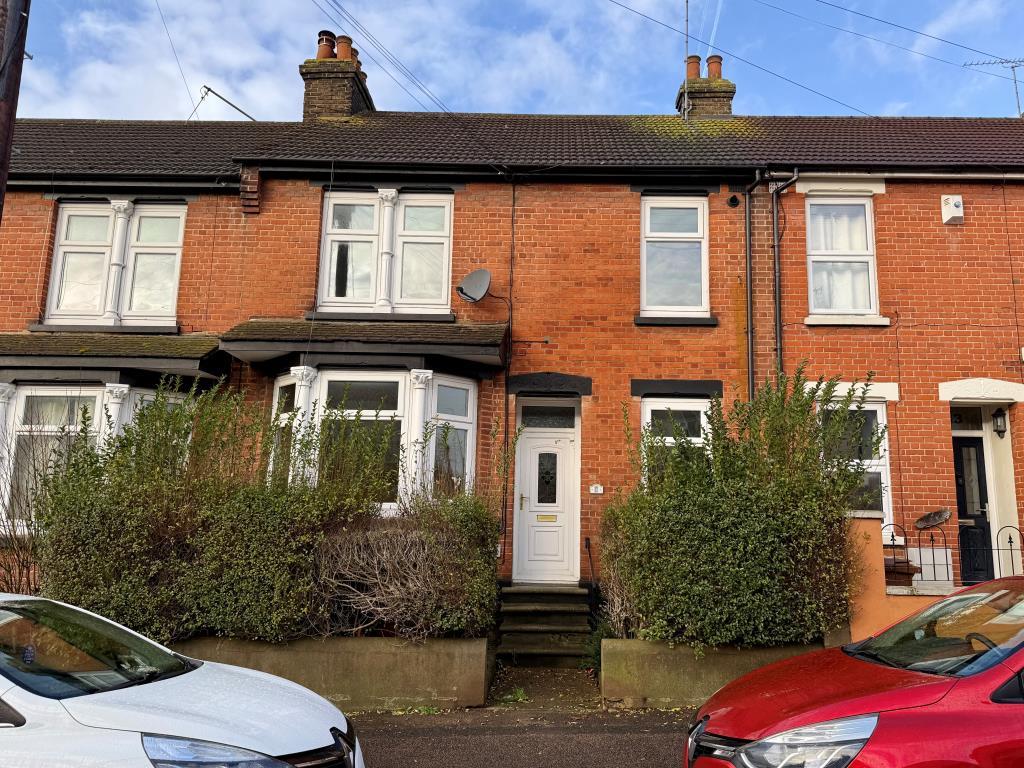 Mid-terrace block of flats