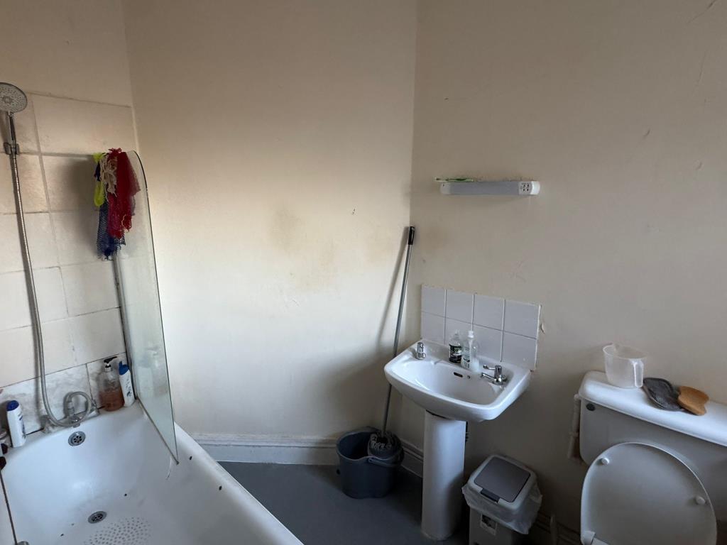 Bathroom of 244a Kingston Road