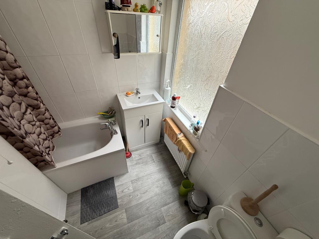 Bathroom with bath tub, hand basin and wc