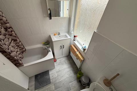 2 bedroom flat for sale, 252 Hamlet Court Road, Westcliff-on-Sea, Essex