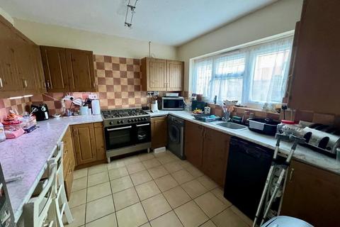 3 bedroom end of terrace house for sale, Oak Bank, New Addington