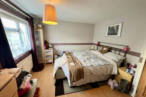 3 bedroom end of terrace house for sale, Oak Bank, New Addington