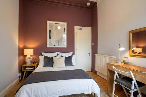 3 bedroom apartment to rent, Clarence Drive, Glasgow, G12
