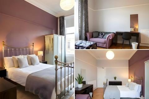 3 bedroom apartment to rent, Clarence Drive, Glasgow, G12