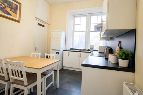 3 bedroom apartment to rent, Clarence Drive, Glasgow, G12