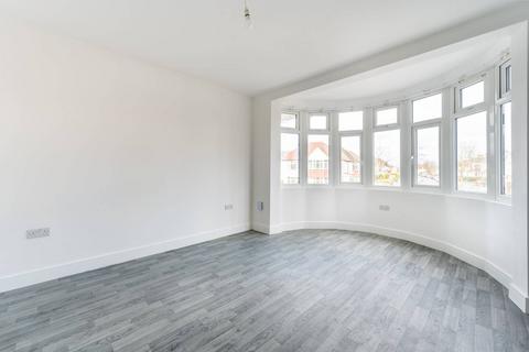 Studio to rent, Headstone Gardens, Harrow, HA2