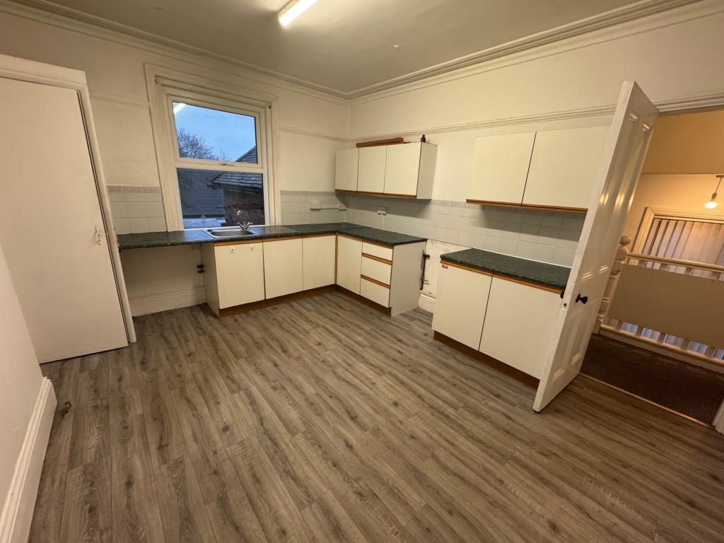 25oa-Kitchen-dining room