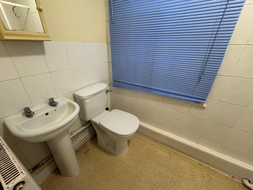Ground floor flat WC in shower room