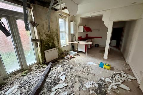 2 bedroom flat for sale, Ground Floor Garden Flat, 67 Wear Bay Crescent, Folkestone, Kent