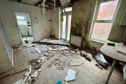 2 bedroom flat for sale, Ground Floor Garden Flat, 67 Wear Bay Crescent, Folkestone, Kent
