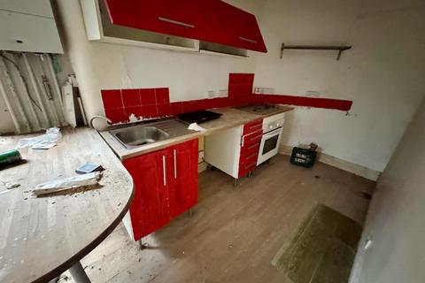 2 bedroom flat for sale, Ground Floor Garden Flat, 67 Wear Bay Crescent, Folkestone, Kent