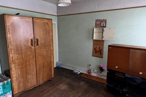 2 bedroom end of terrace house for sale, 63 Pemdevon Road, Croydon
