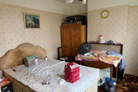 2 bedroom end of terrace house for sale, 63 Pemdevon Road, Croydon