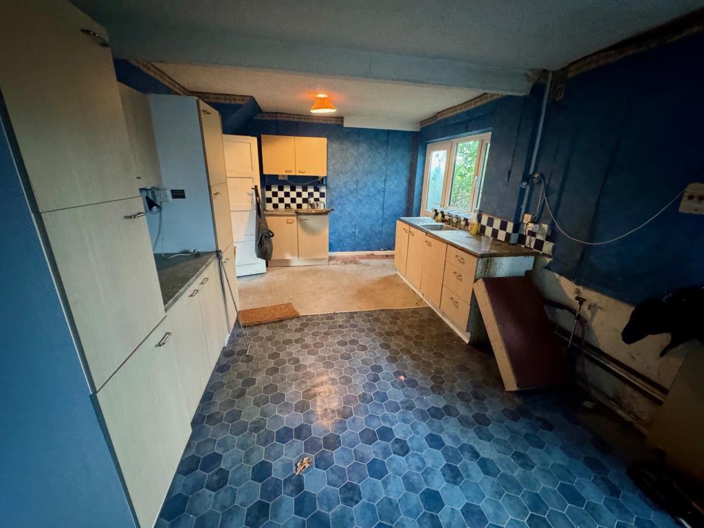 Kitchen dining room alternative view