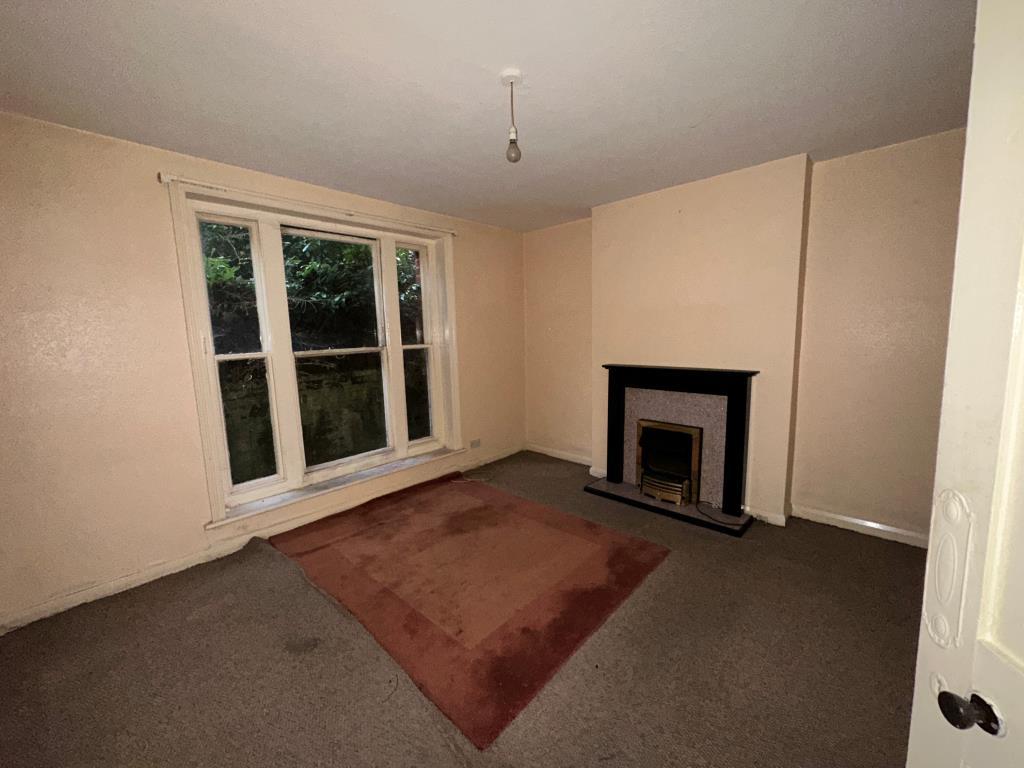 14a Tower Road Living Room