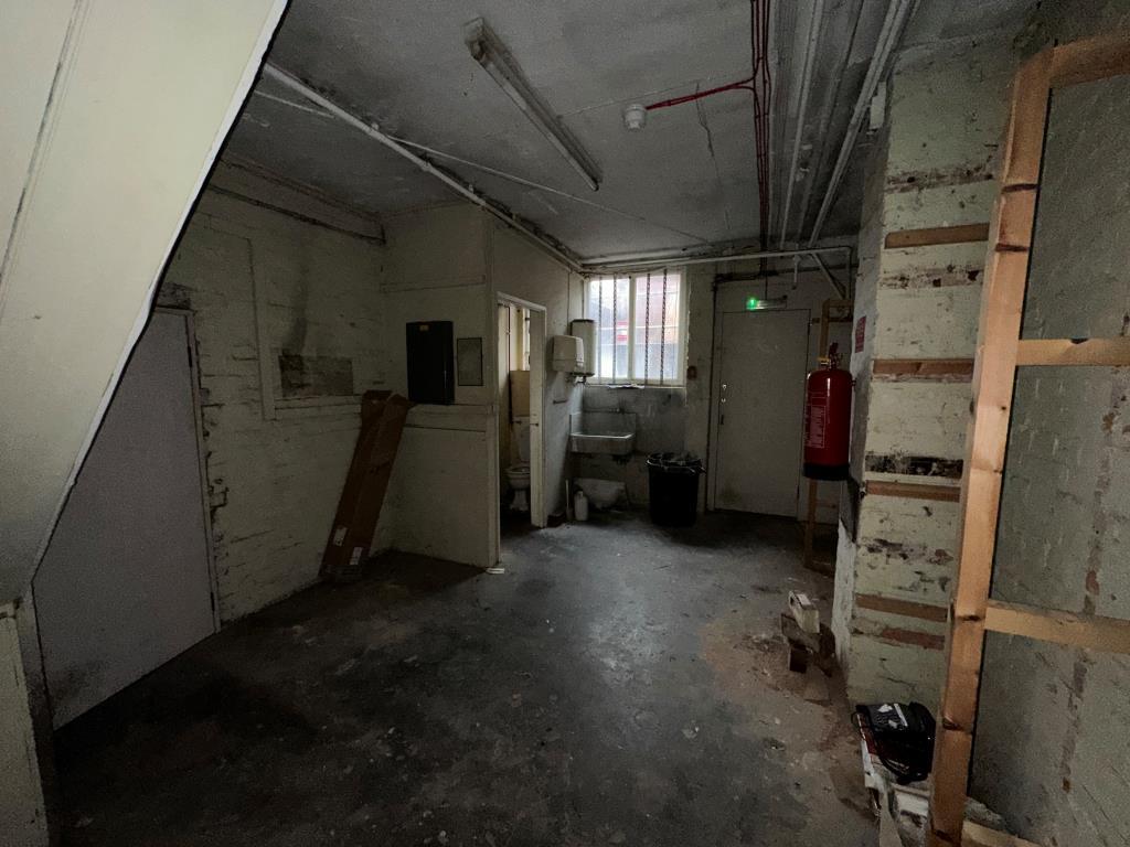 10 Tower Road LGF Room with access outside