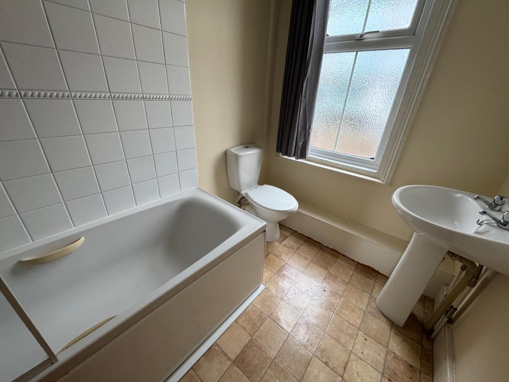 Upper maisonette Bathroom