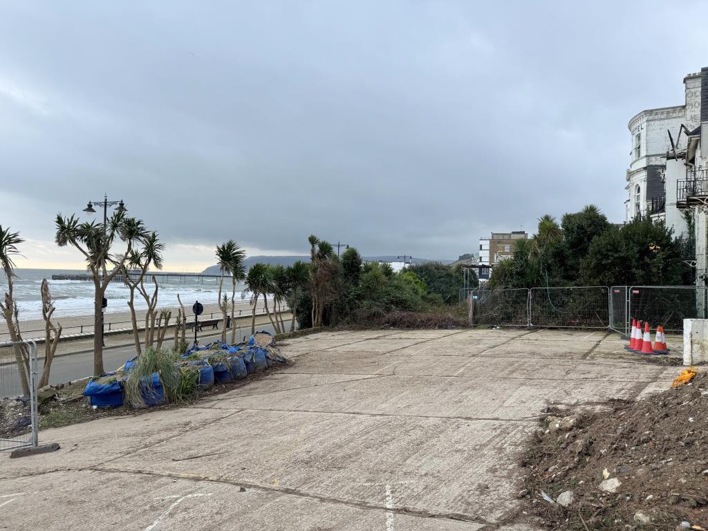 The land in relation to the seafront