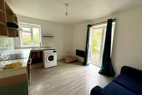 2 bedroom flat for sale, Flat 8, Samuels Tower, Longhill Avenue, Chatham, Kent