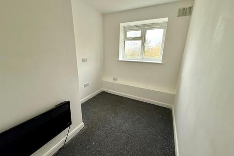 2 bedroom flat for sale, Flat 8, Samuels Tower, Longhill Avenue, Chatham, Kent