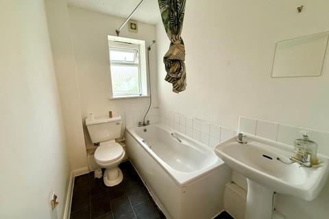2 bedroom flat for sale, Flat 8, Samuels Tower, Longhill Avenue, Chatham, Kent