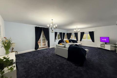 2 bedroom ground floor flat for sale, Flat 1, Ivanhoe, 47 Second Avenue, Frinton-on-Sea, Essex