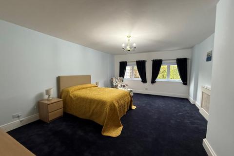 2 bedroom ground floor flat for sale, Flat 1, Ivanhoe, 47 Second Avenue, Frinton-on-Sea, Essex