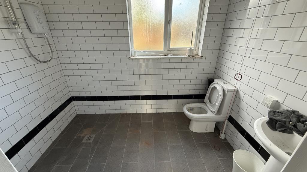 Internal image of shower &amp; WC