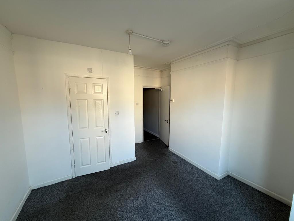 Reverse angle of front bedroom with en-suite to ba