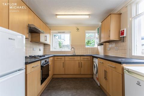 4 bedroom terraced house to rent, Totland Road, Brighton