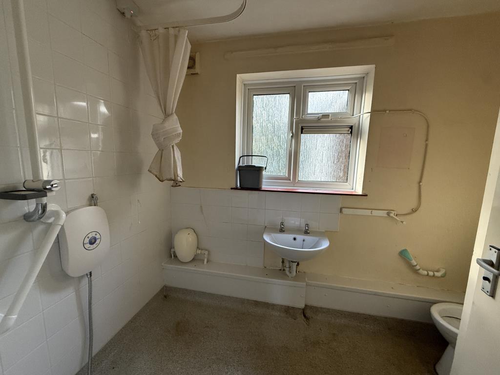 Shower Room in flat in need of improvement