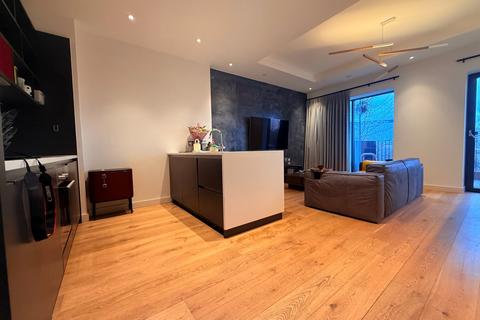 2 bedroom apartment to rent, Modena House, London City Island, London, E14