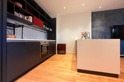2 bedroom apartment to rent, Modena House, London City Island, London, E14